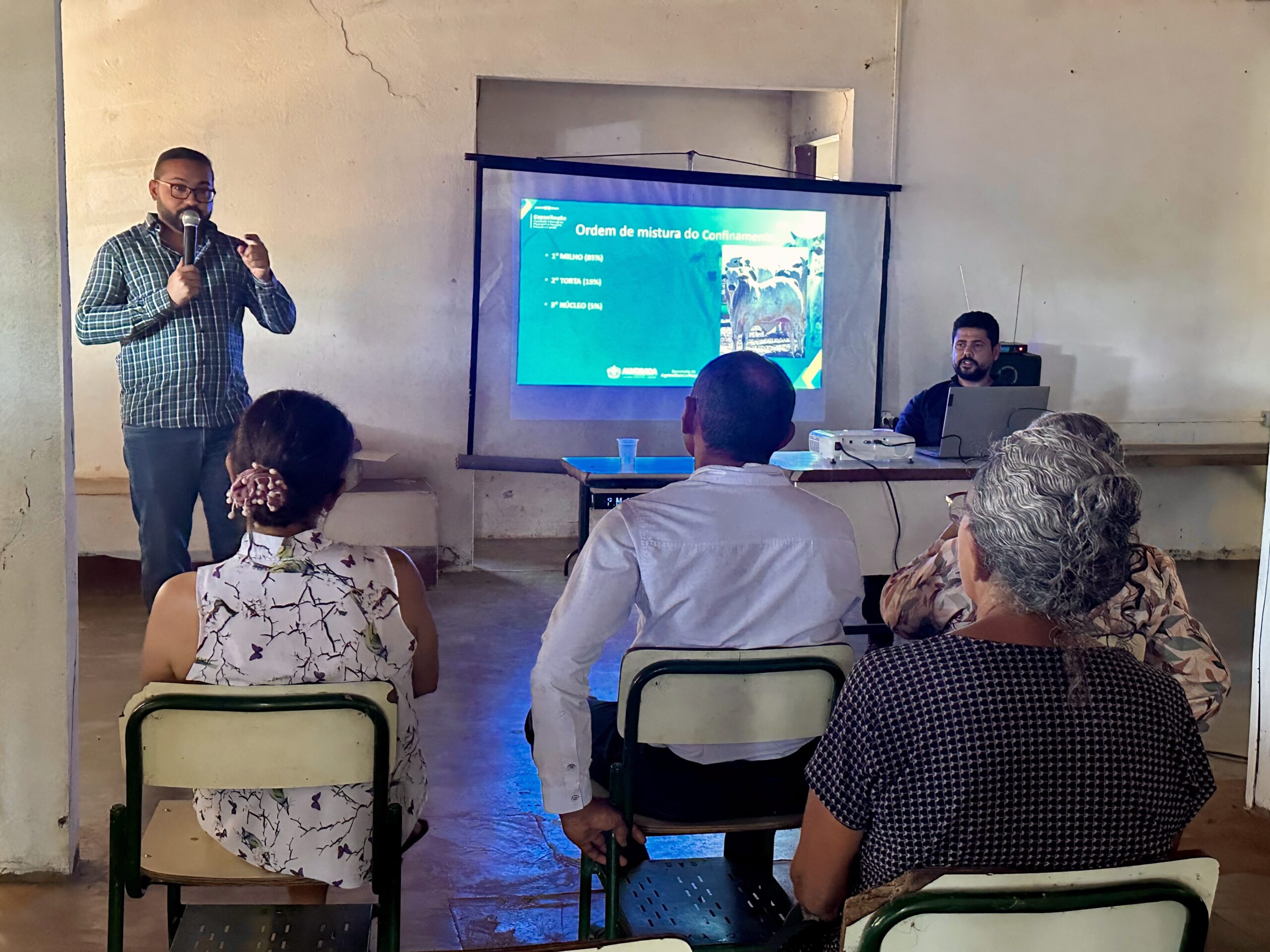 Secretaria da Agricultura promove capacitação sobre Manejo de Pastagem e Pecuária Intensiva a produtores rurais do Assentamento PA Fortaleza