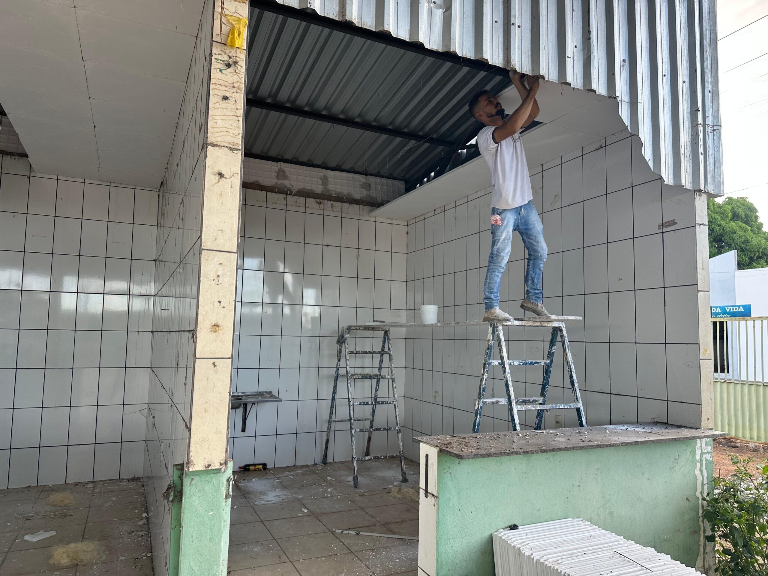 Prefeitura promove reforma de revitalização na Feira Coberta de Alvorada